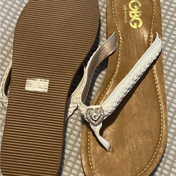 NWOT GBG Sandals Size 8 - Picture 4 of 6